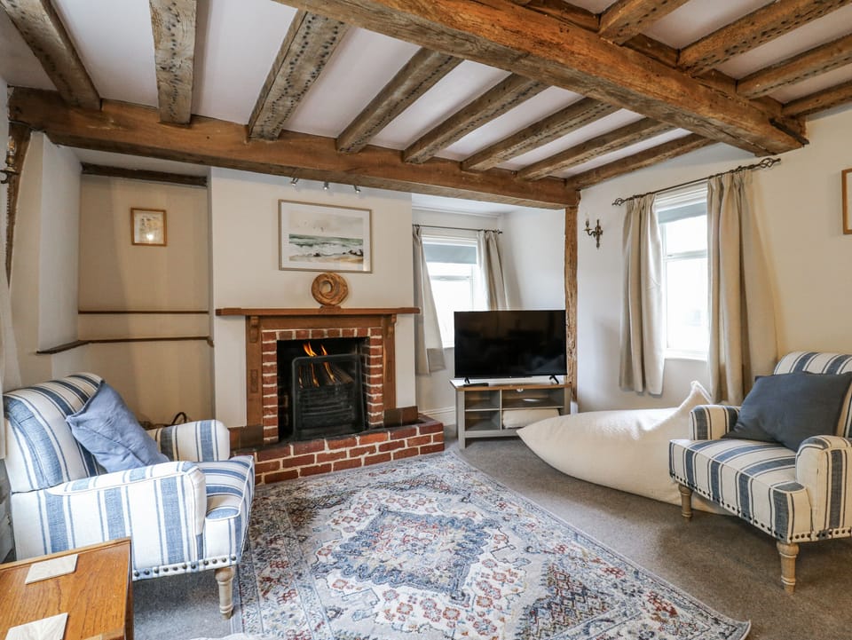 WHITE GATES, pet friendly, with a garden in Banham Cottage in South Norfolk District
