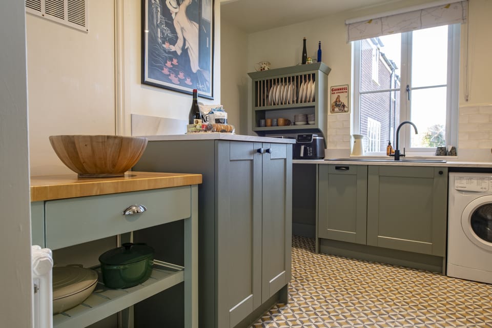 Ground floor: Light and airy kitchen