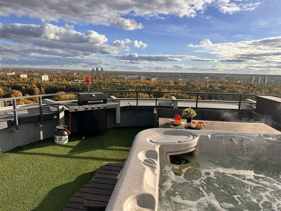 Outdoor spa tub