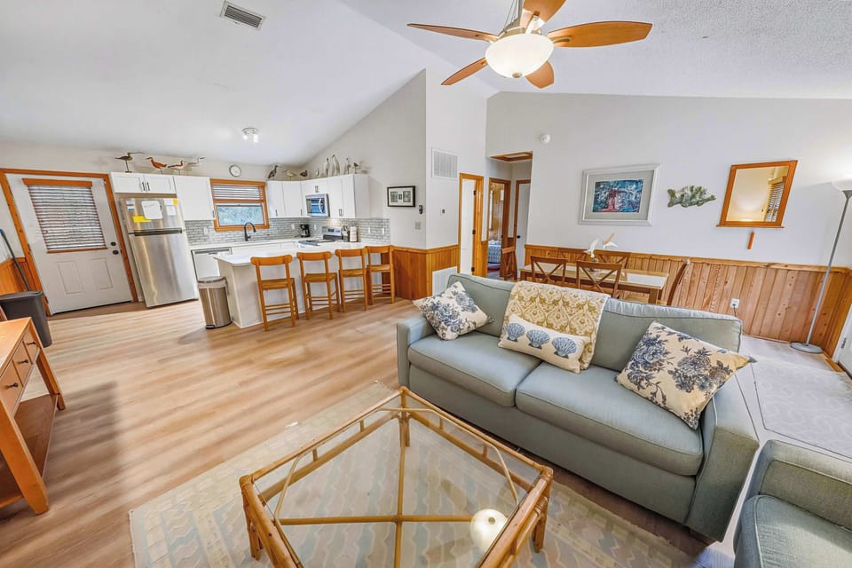 Space to breathe, room to play. Our open floor plan keeps everyone connected—cook, chat, or lounge without missing a moment of fun.