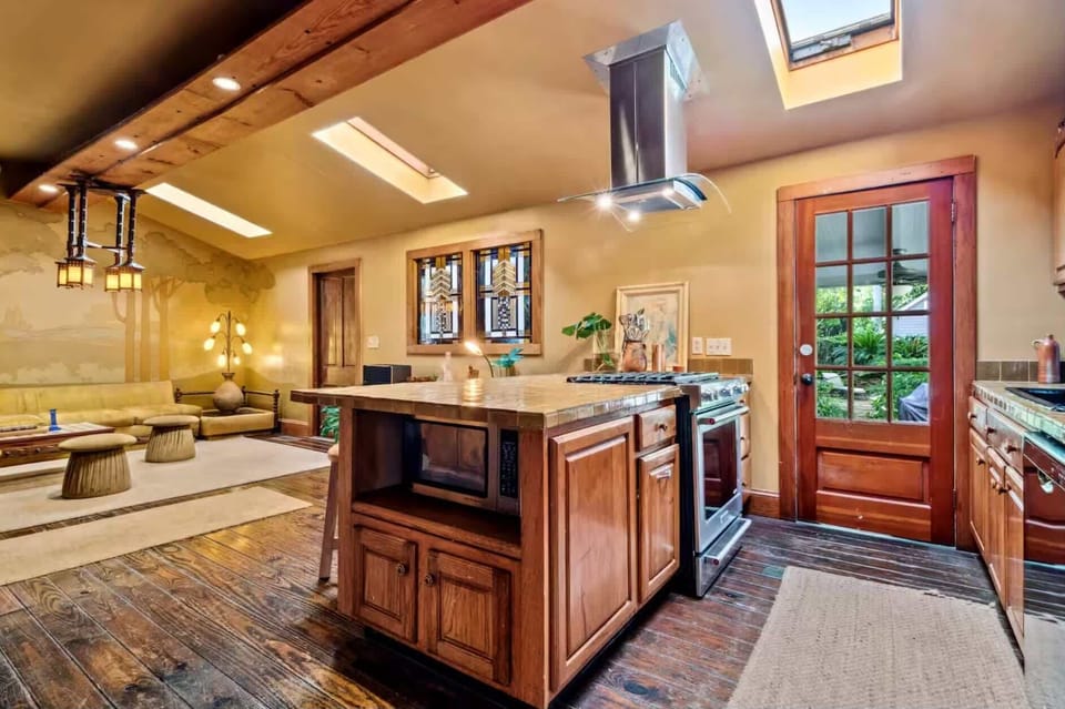 Kitchen and second living area, first cottage