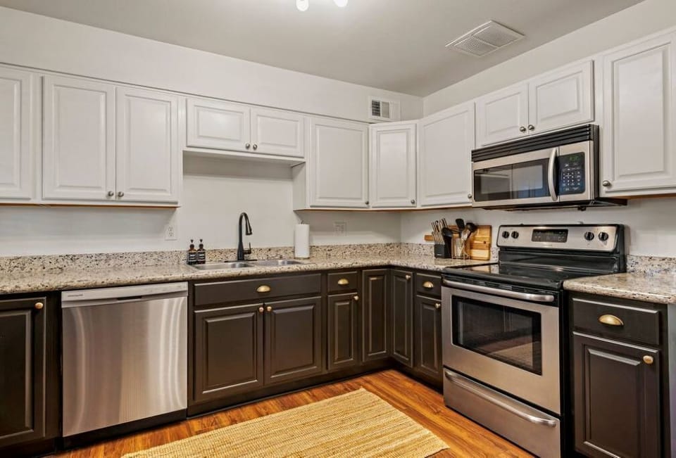 Fully stocked kitchen with everything you would need to have a home cooked meal. Keurig K-Slim Single Serve K-Cup Pod Coffee Machine