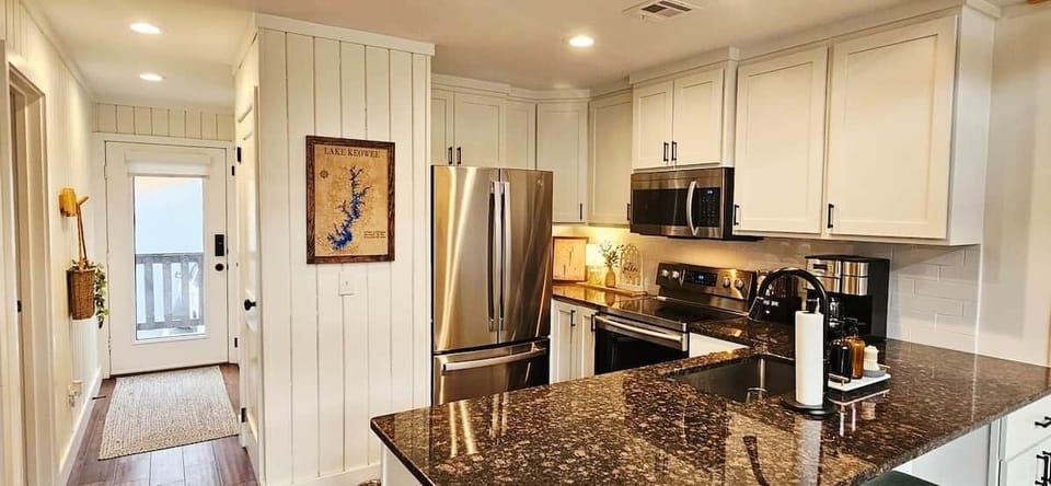 Fully Equipped Kitchen | Dishware/Flatware | Coffee maker & Coffee | New refrigerator with ice maker/filtered water | New Samsung oven and microwave | and Much More! 