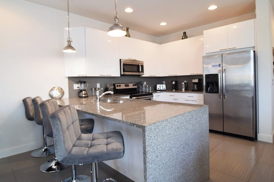 Fully-equipped kitchen with Stainless steel appliances & granite counters