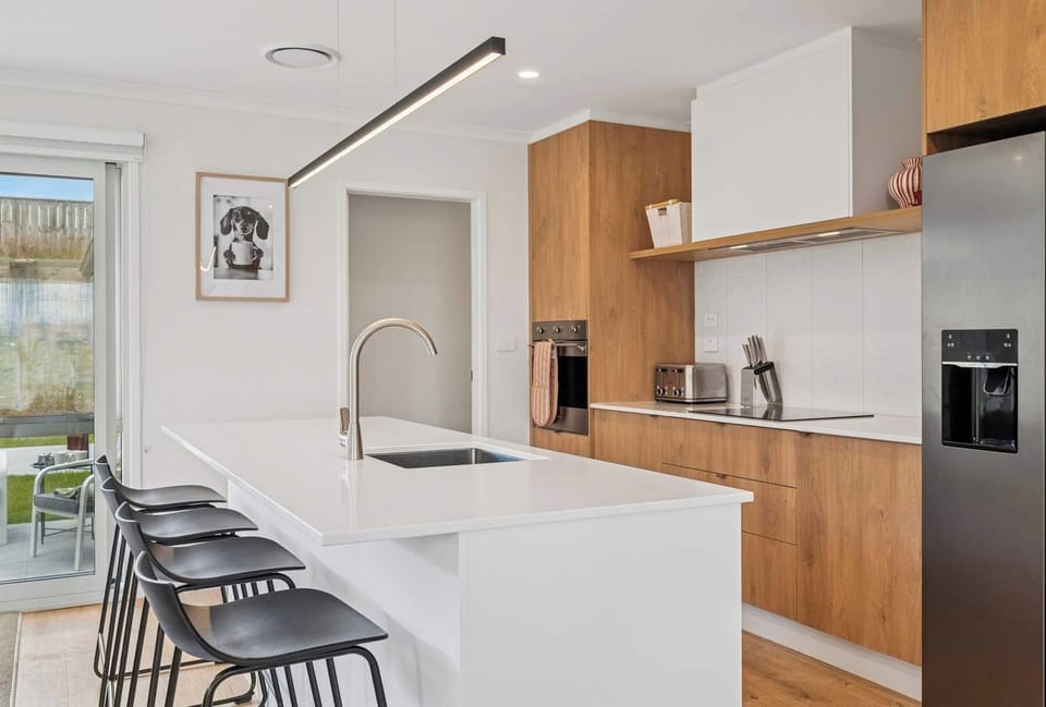 A sleek and stylish kitchen with breakfast bar and everything you need to cook some great meals.
