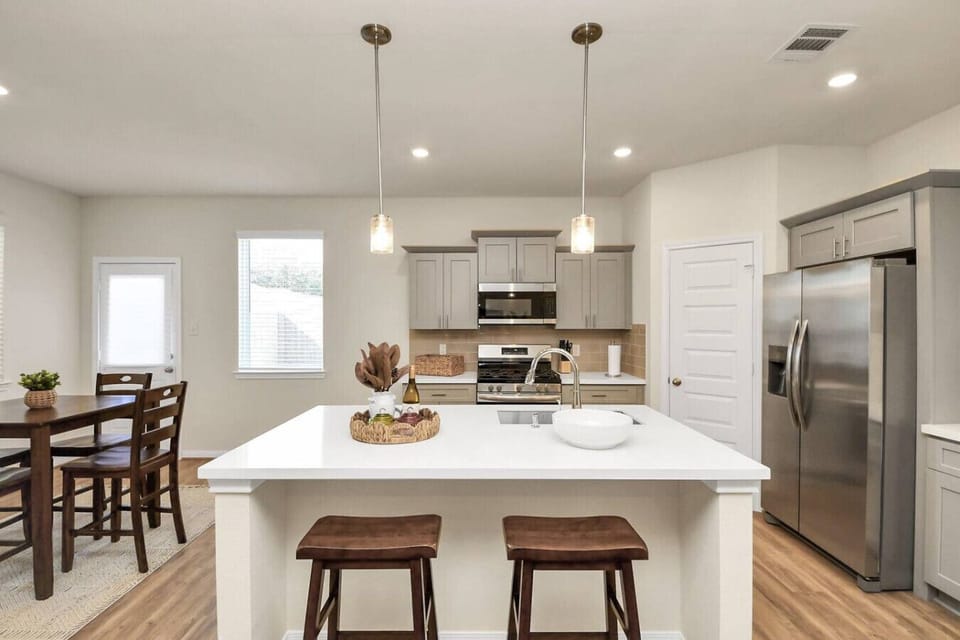 Kitchen/Dining Area