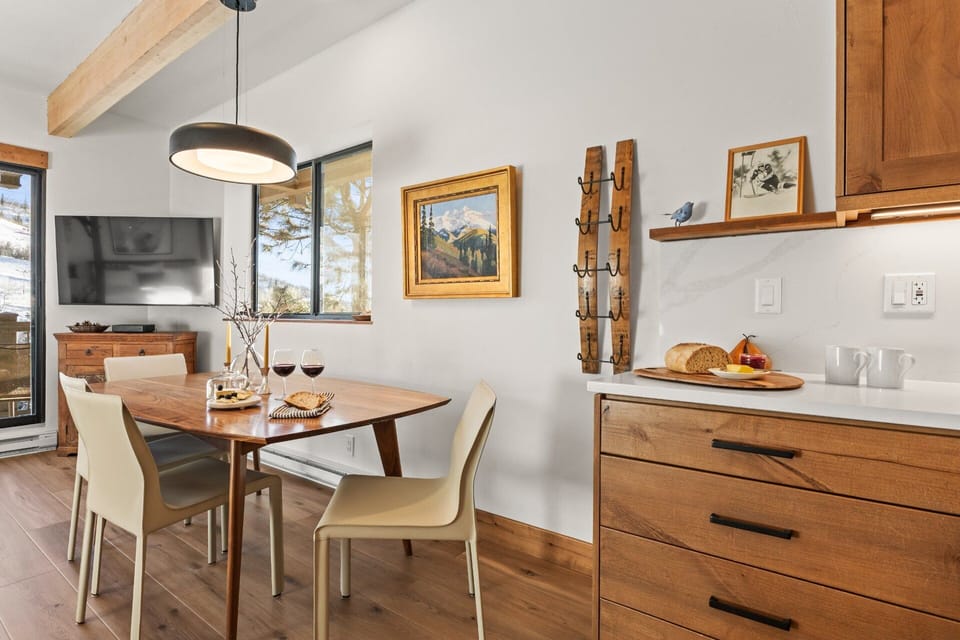 Dining & Kitchen