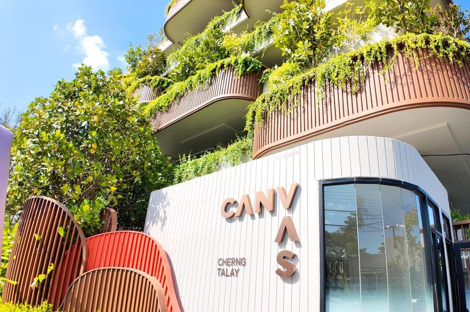 Contemporary entrance area with unique architectural details and a welcoming café frontage.Contemporary entrance area with unique architectural details and a welcoming café frontage.