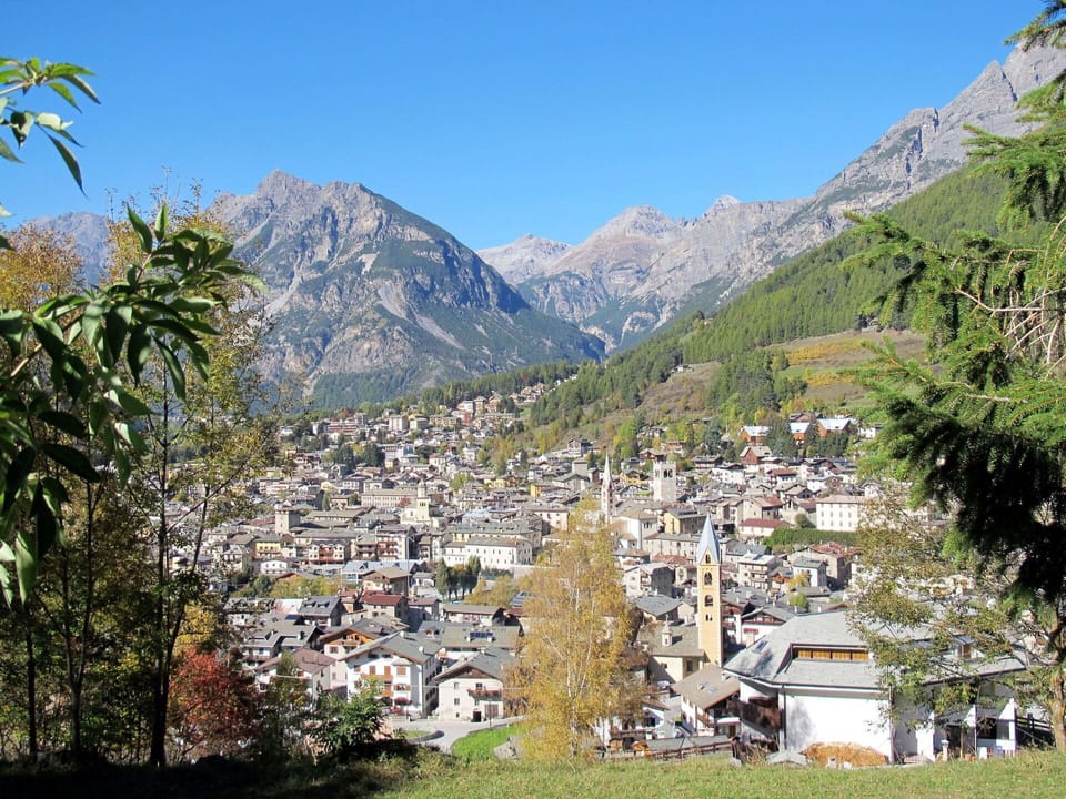 Mountainous Landforms, Mountain, Hill, Mountain Range, Highland, Hill Station, Valley, Village, Tourist Attraction, Ridge