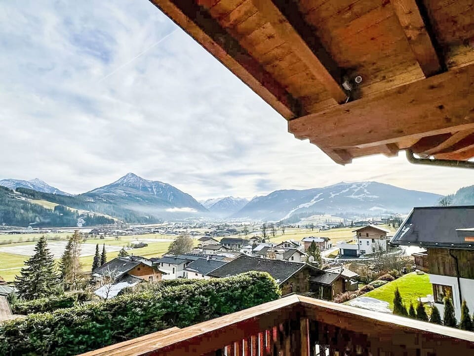 Hill, Mountain Range, Hill Station, Valley, Alps, Ridge, Mountain Village, Massif, Balcony, Glacial Landform