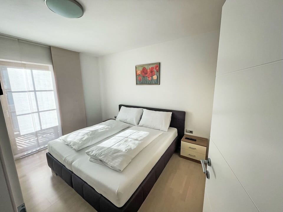 Bedroom, Wood, Bed, Interior Design, Floor, Room, Bedding, Home, Bed Frame, Furniture