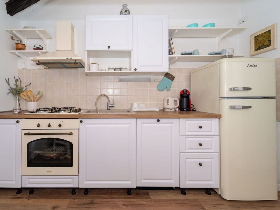 Kitchen, Major Appliance, Kitchen Appliance, Cabinetry, Wood, Furniture, Interior Design, Flooring, Countertop, Kitchen Stove