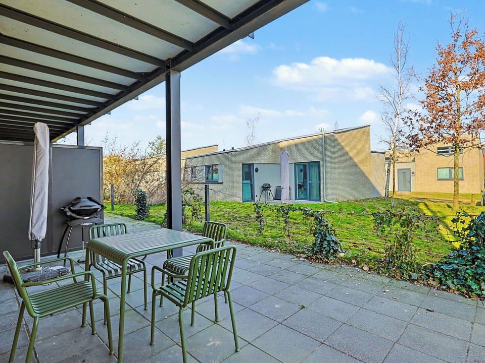 Shade, Garden, Yard, Landscaping, Courtyard, Backyard, Outdoor Furniture, Daylighting, Houseplant, Villa