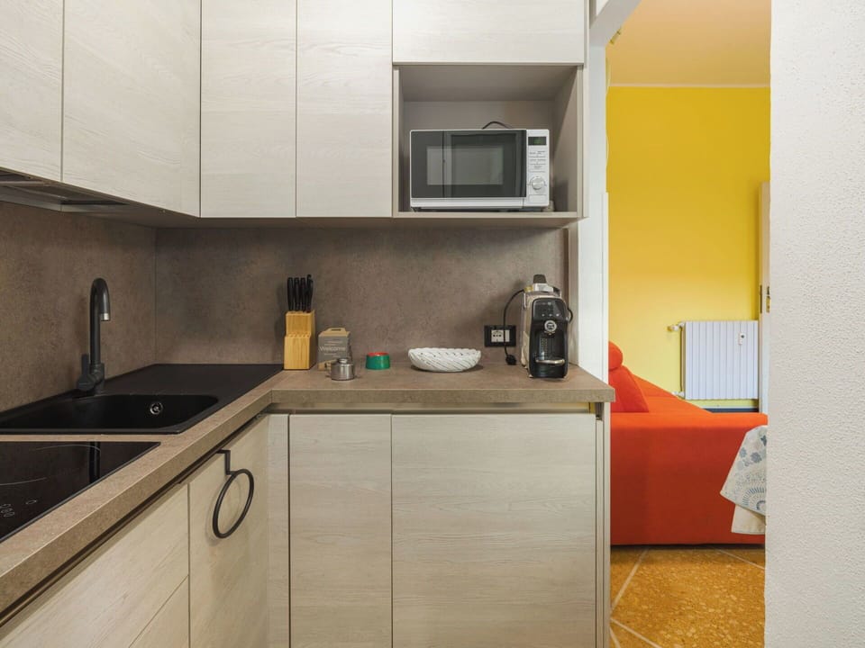 Countertop, Kitchen Appliance, Interior Design, Kitchen, Wood, Furniture, Flooring, Major Appliance, Floor, Cabinetry