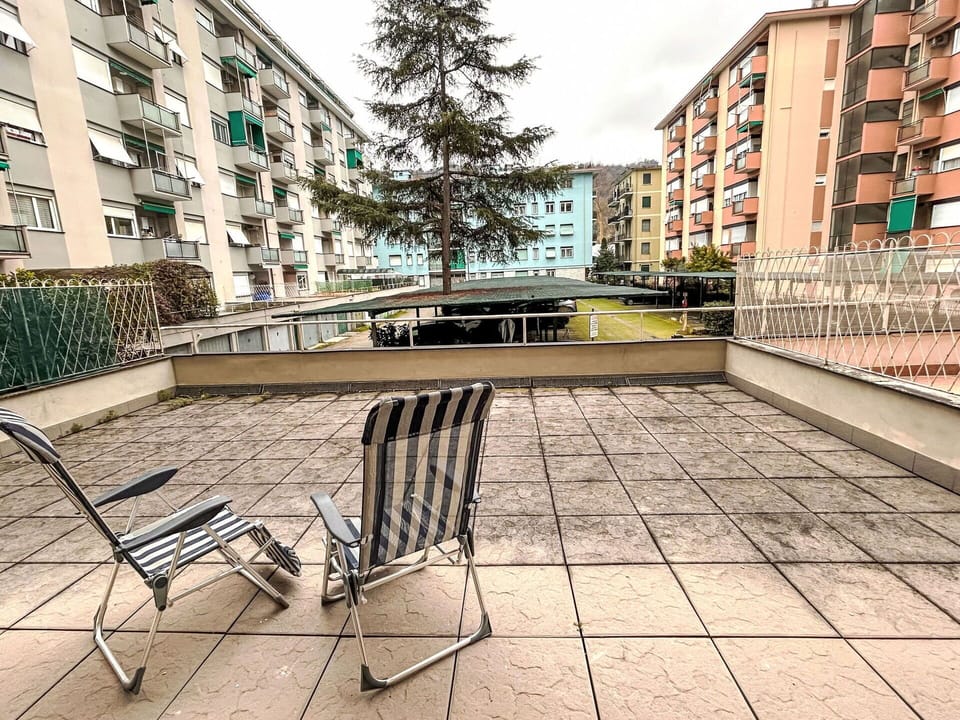 Apartment, Condominium, Residential Area, Urban Design, Mixed-Use, Commercial Building, Balcony, Hotel, Shade