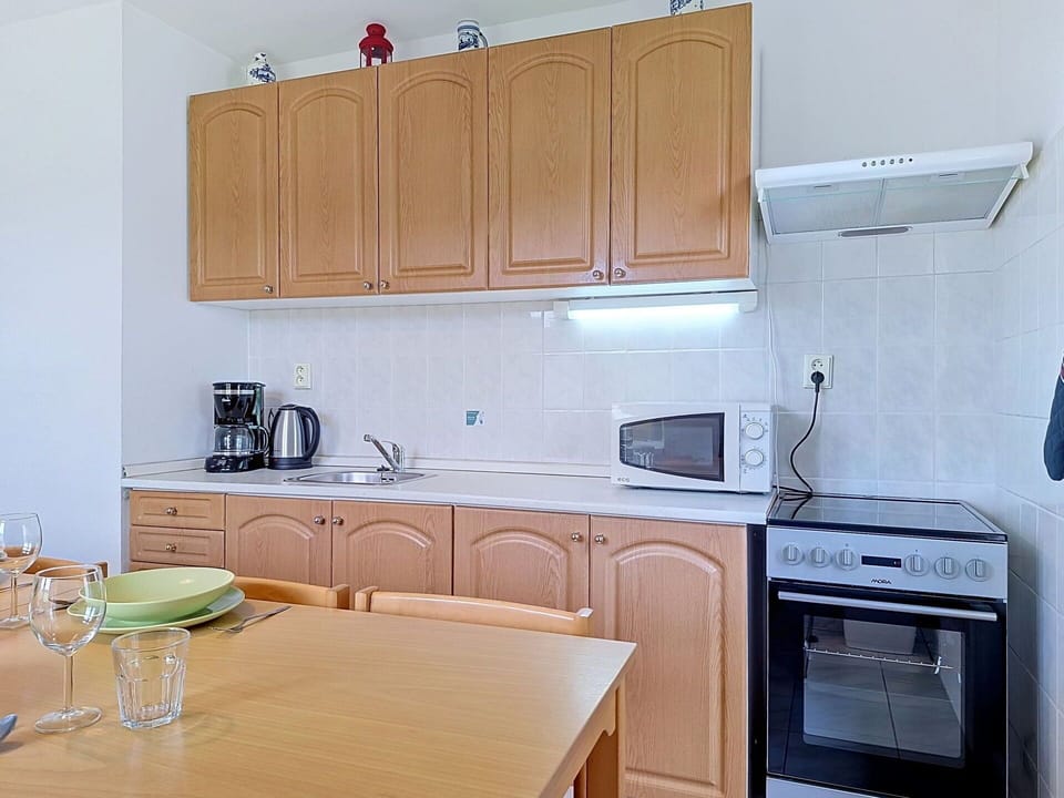 Furniture, Flooring, Wood, Interior Design, Floor, Kitchen, Countertop, Room, Major Appliance, Cabinetry