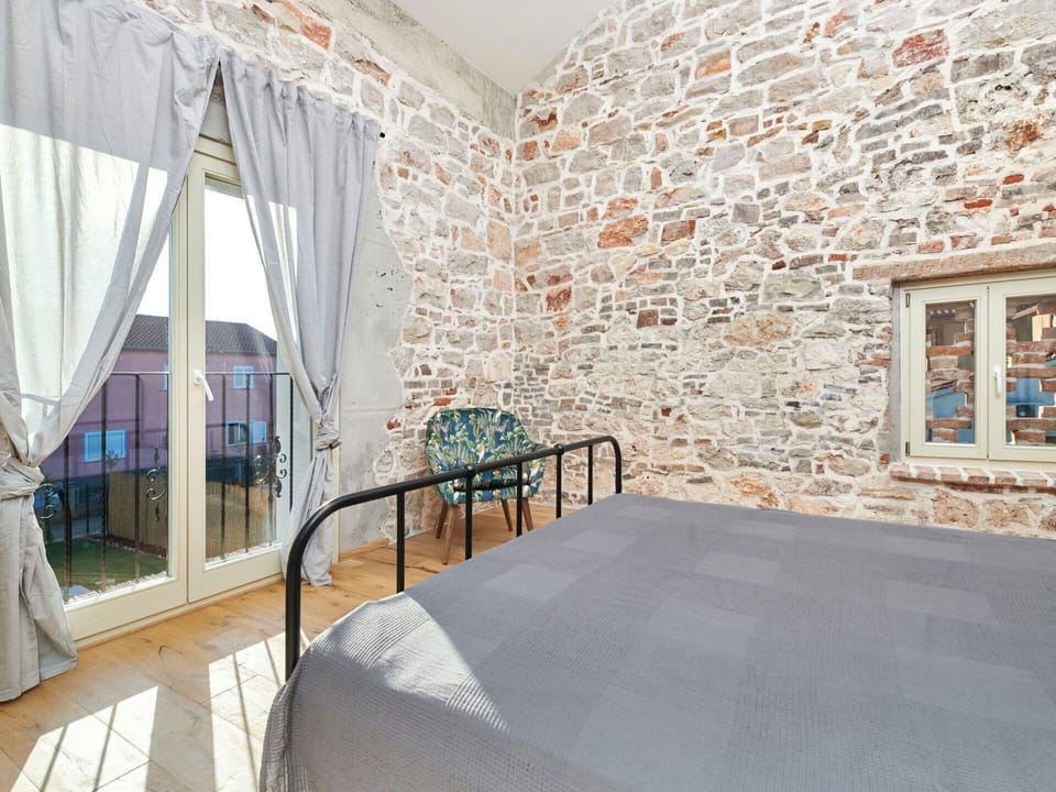 Wall, Furniture, Interior Design, Floor, Flooring, Door, Ceiling, Room, Apartment, Bedroom