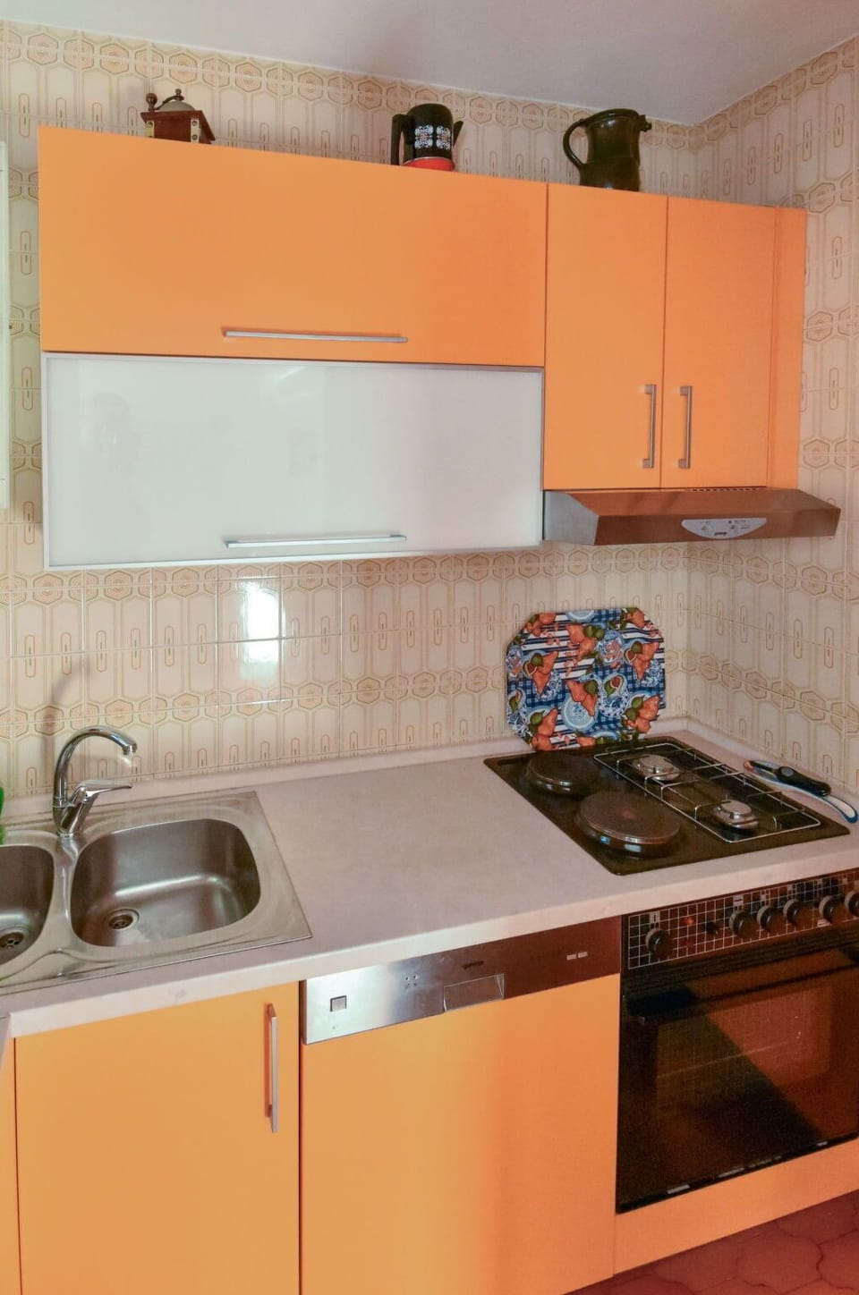 Kitchen Appliance, Kitchen, Major Appliance, Kitchen Stove, Stove, Wood, Countertop, Kitchen Sink, Gas Stove, Furniture