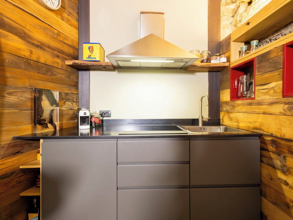 Kitchen, Kitchen Appliance, Countertop, Wood, Major Appliance, Interior Design, Flooring, Home Appliance, Cabinetry, Furniture