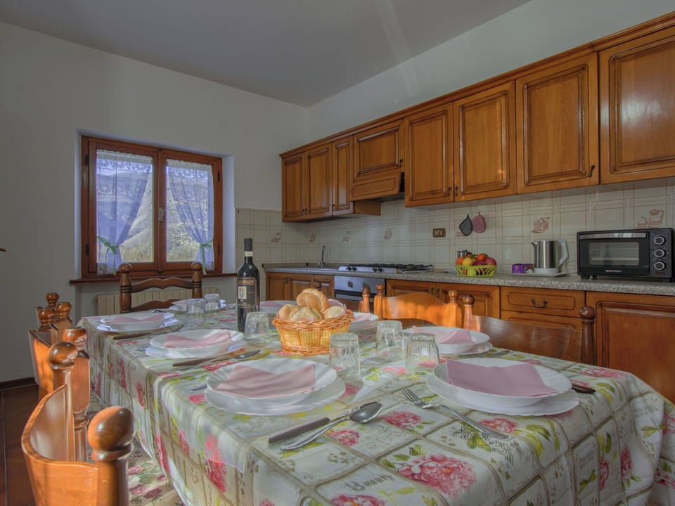 Interior Design, Furniture, Flooring, Table, Room, Ceiling, Kitchen & Dining Room Table, Chair, Tablecloth, Cabinetry
