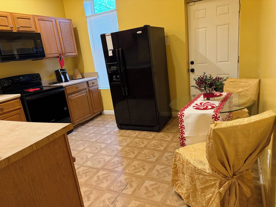 Full Kitchen, with refrigerator water & ice maker dispenser