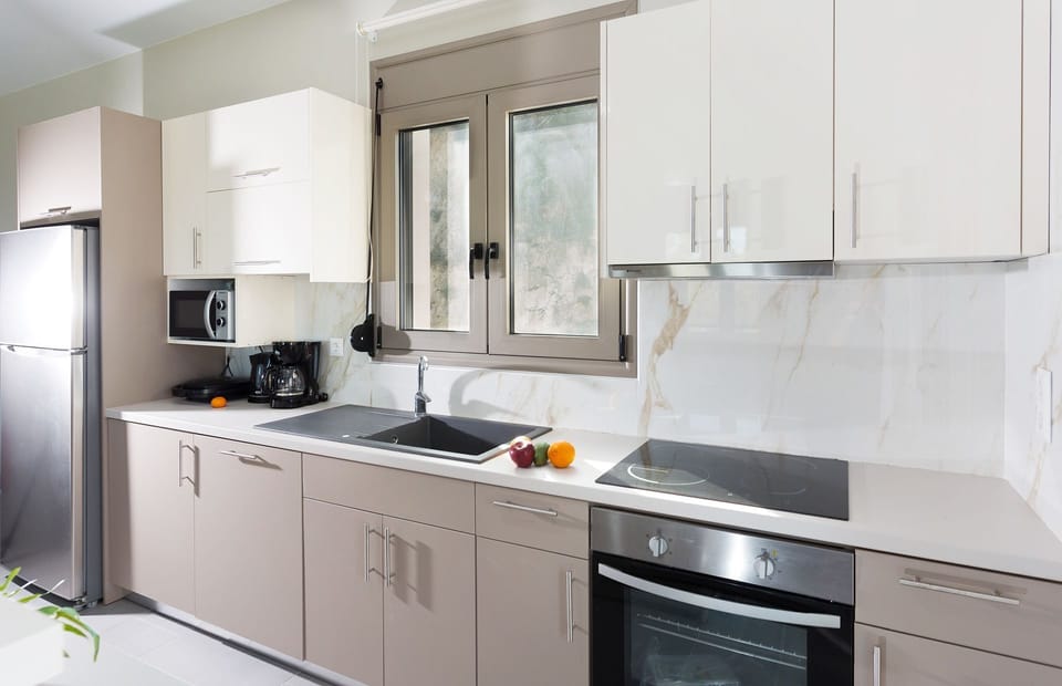 Fully equipped with everything you need for meals at home.