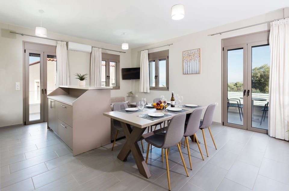 Sunlight pours in during the day, setting a pleasant atmosphere.