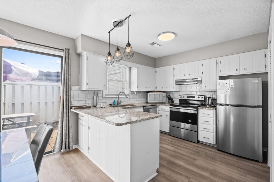 All Stainless Appliances and Granite Counter Tops