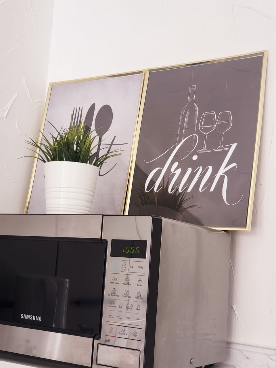 Microwave for those moments when you like to warm up something quick and cosy