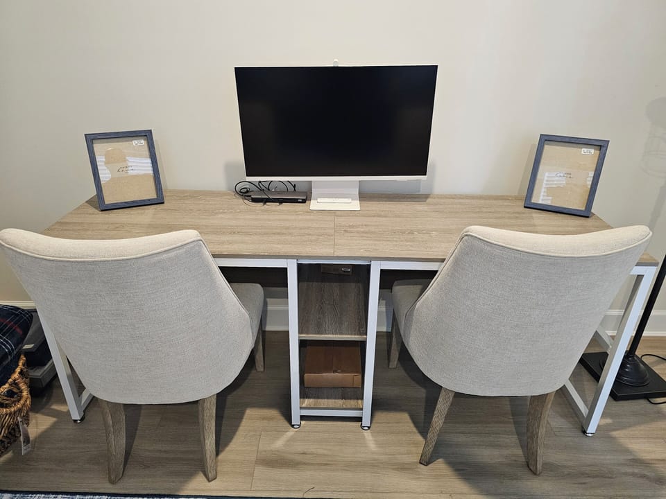 Workstation w/ monitor, docking station