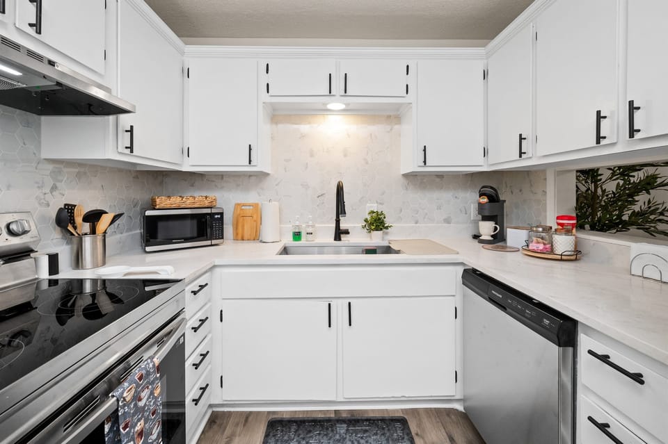 Fully stocked kitchen with plenty of counter space, ready to cook your favorite meals and brew the best cup of coffee!
