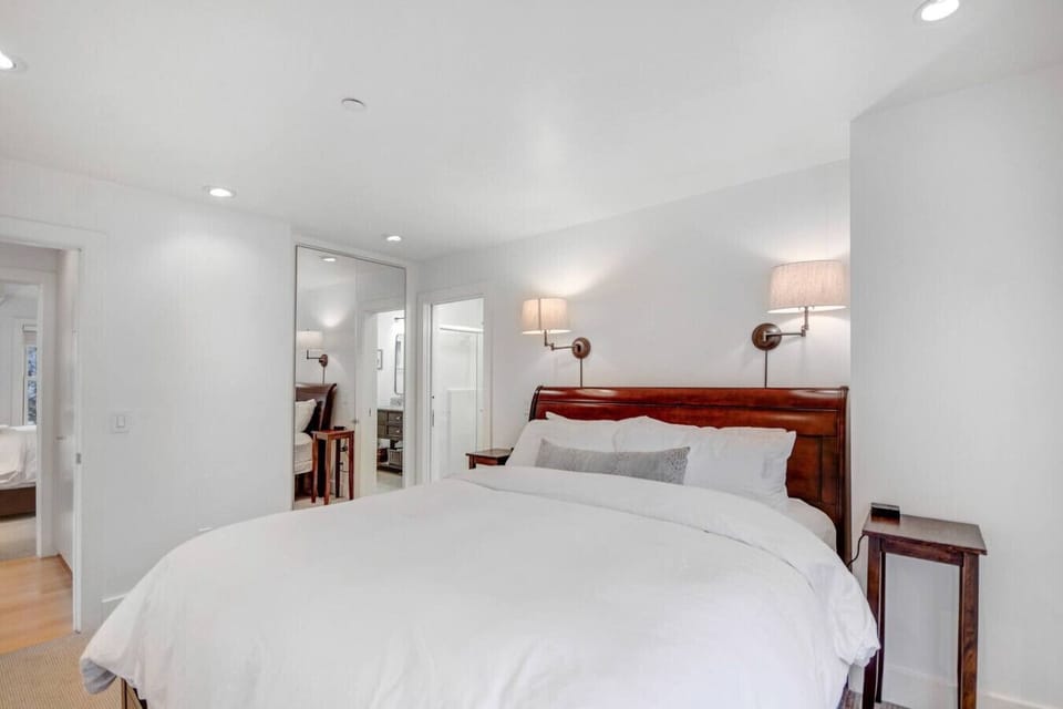 Bedroom 2 North Suite