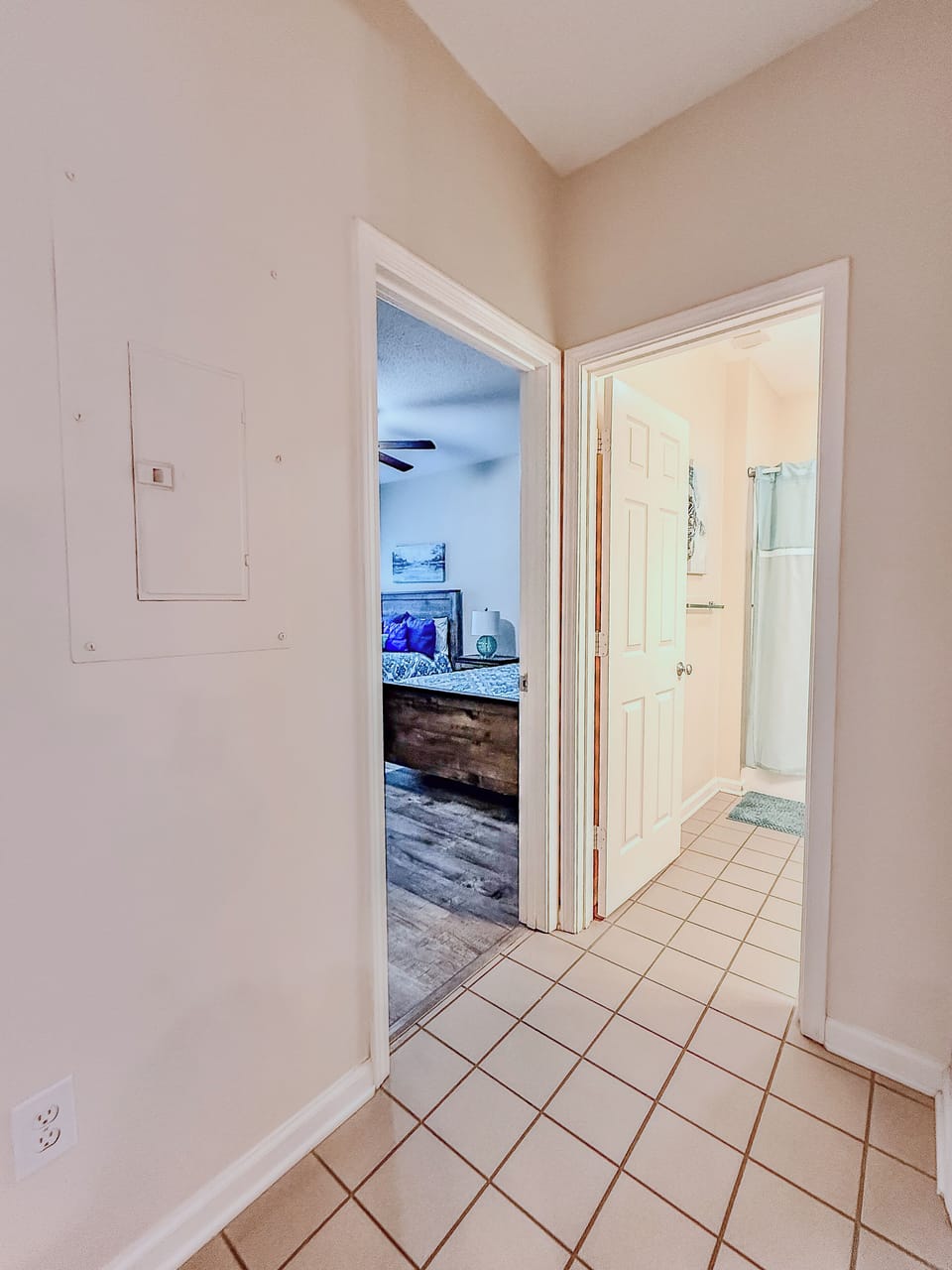 Hallway - Hallway Leading to 1st Queen Bedroom & Guest Bathroom