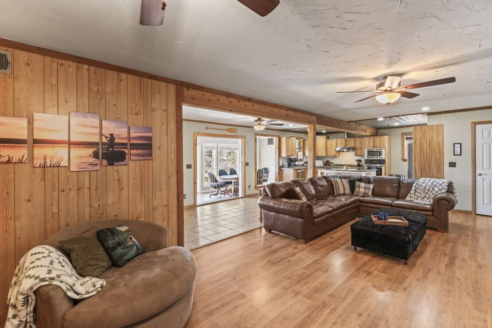 Living Room | Fireplace | Smart TV | Comfortable Seating
