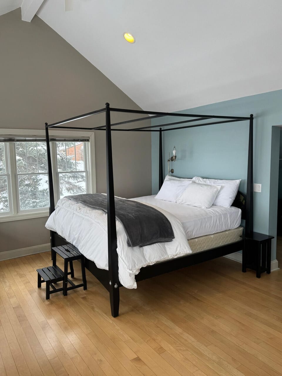 Upstairs KING Bedroom