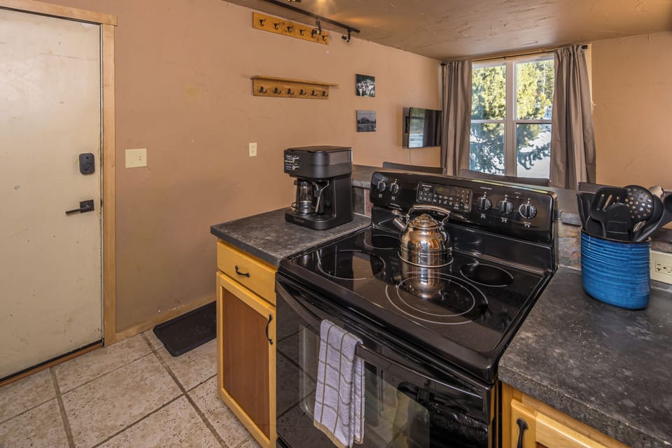 Open concept space allows you to watch some TV while heating up a pot of coffee | Main Level