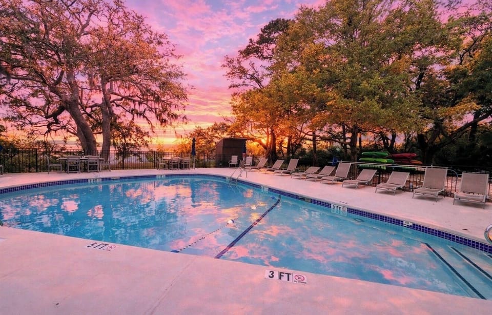 Enjoy free, unlimited access to this beautiful complex pool. It features ample seating, comfortable lounge chairs, and a family-friendly graduated entry.