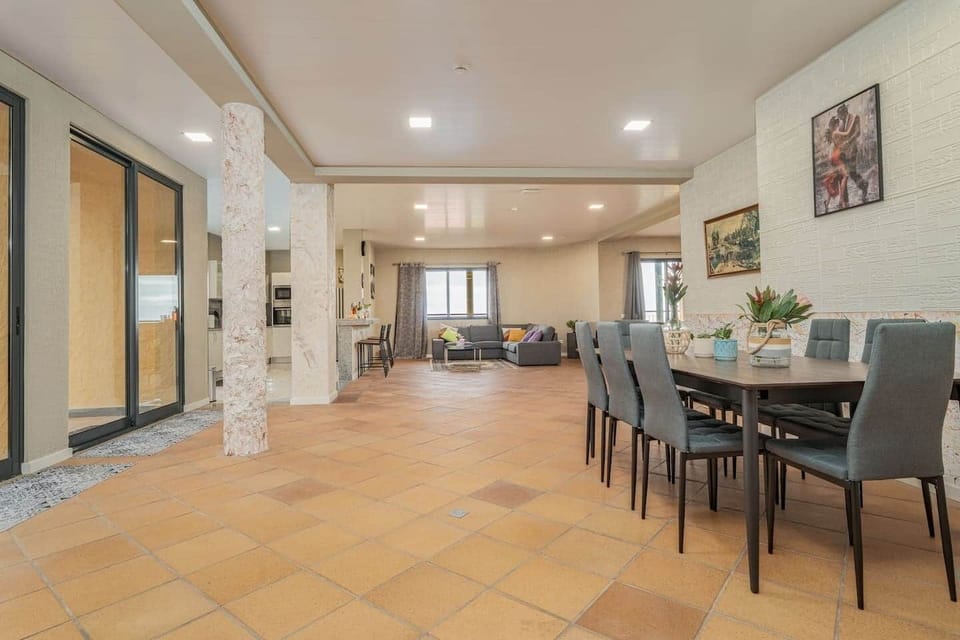 Dinning room table