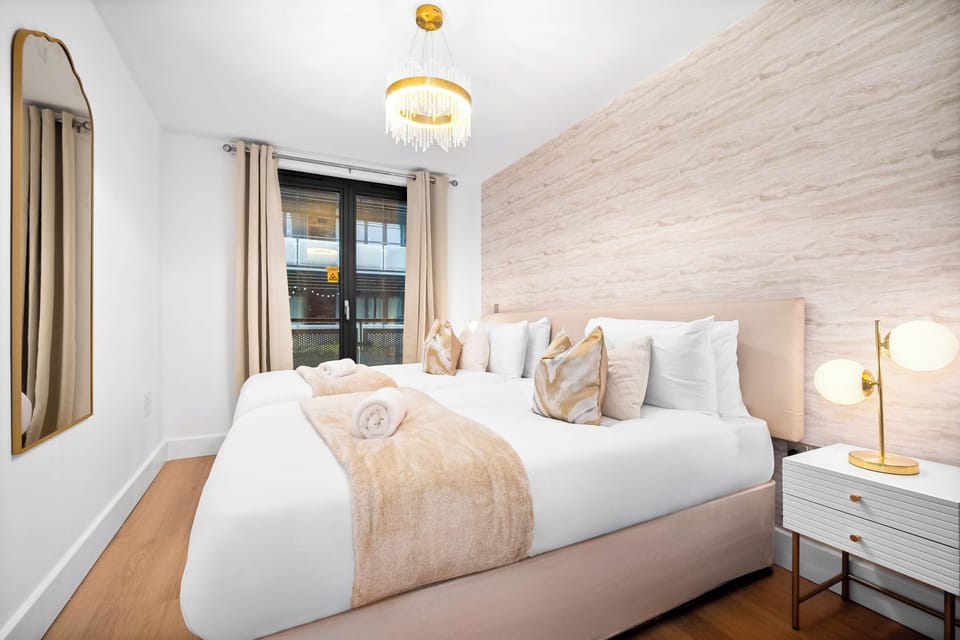 Stylish Chinatown Two Bedrooms Apartment - Secure Parking - Balcony Apartment in Birmingham