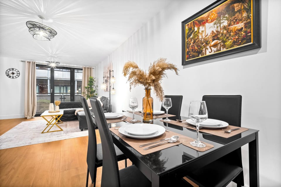 Stylish Chinatown Two Bedrooms Apartment - Secure Parking - Balcony Apartment in Birmingham