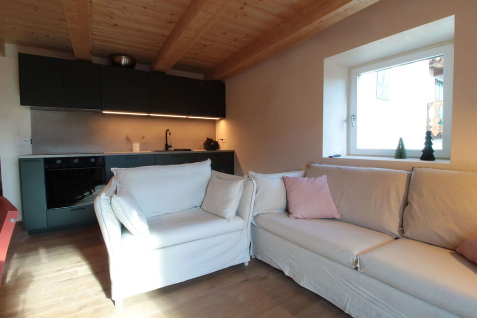 Autumn, Kitchen, Living Room, Spring, Summer, Winter