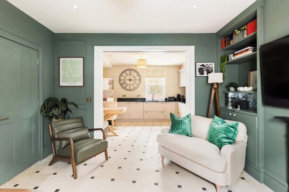 Living Room & Dining table that can be extended to comfortably seat 8 Guests