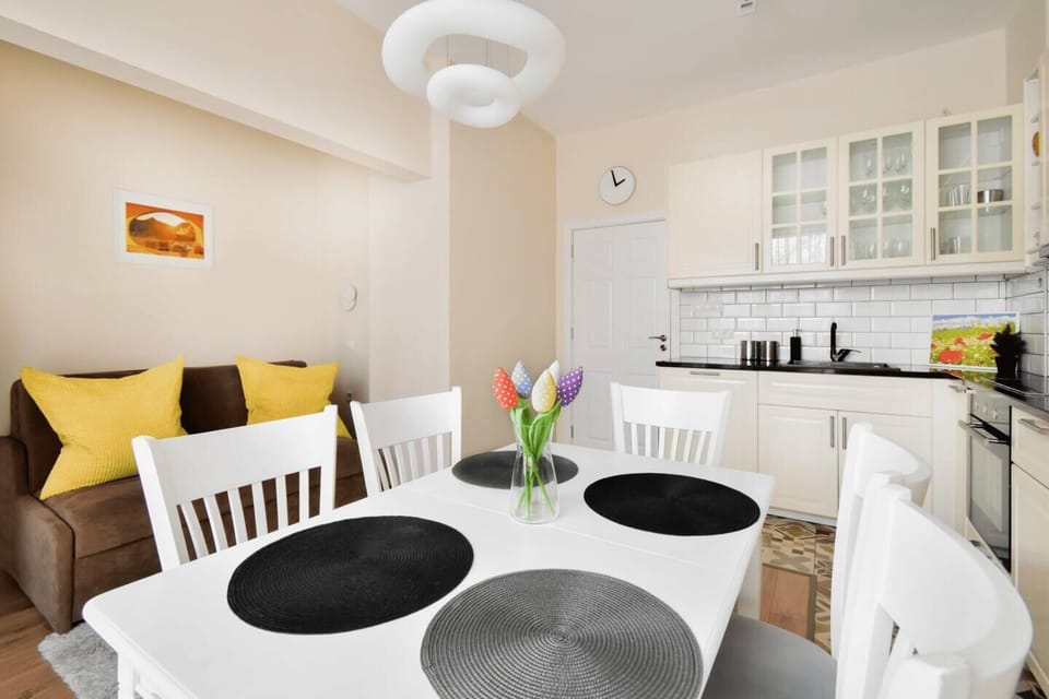 Perfect for meals or remote work – book now.