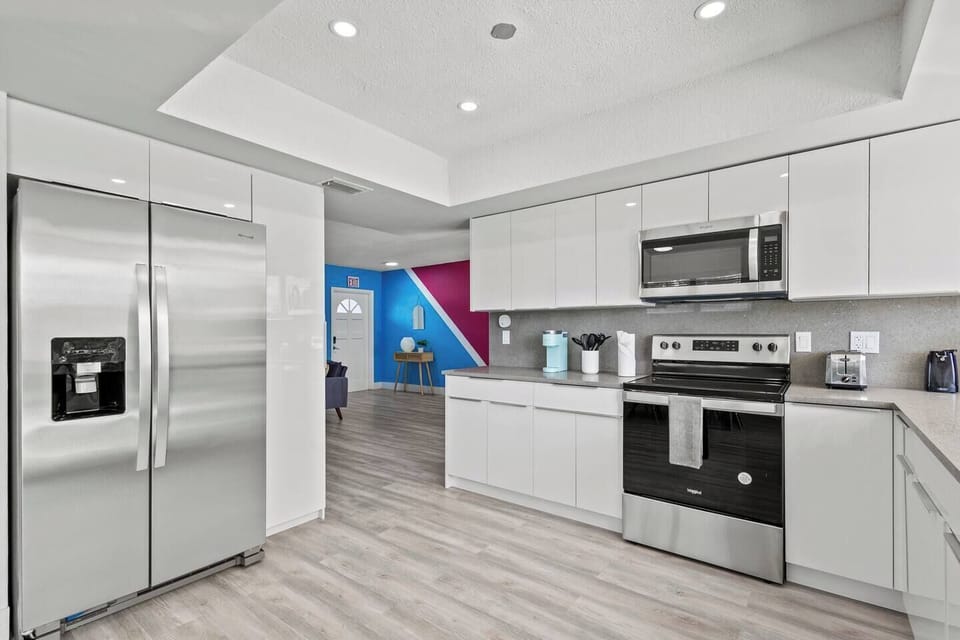 Beautiful Kitchen, brand new appliances 