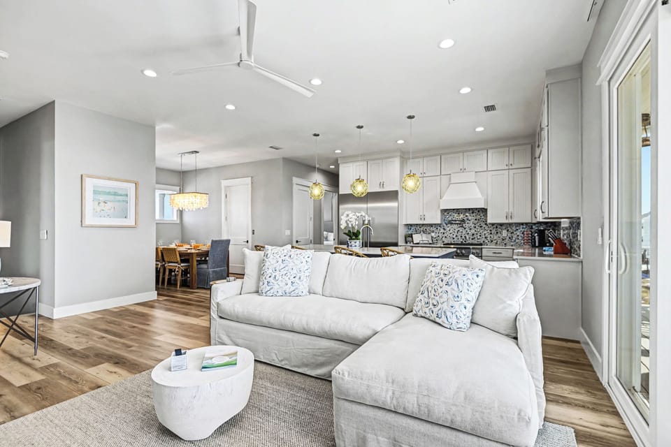 Spacious and open living, kitchen and dining space