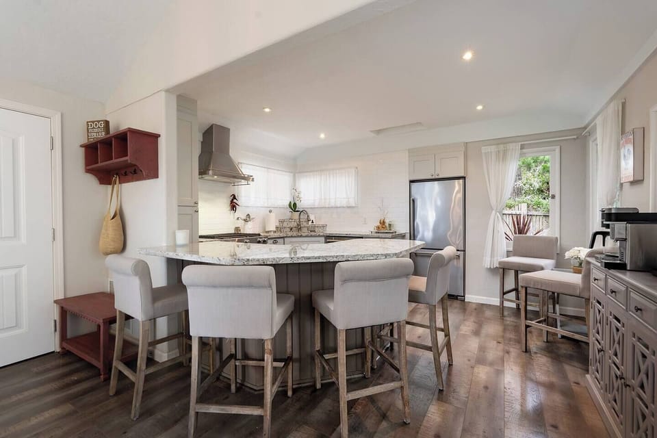 Kitchen Island - Cottage