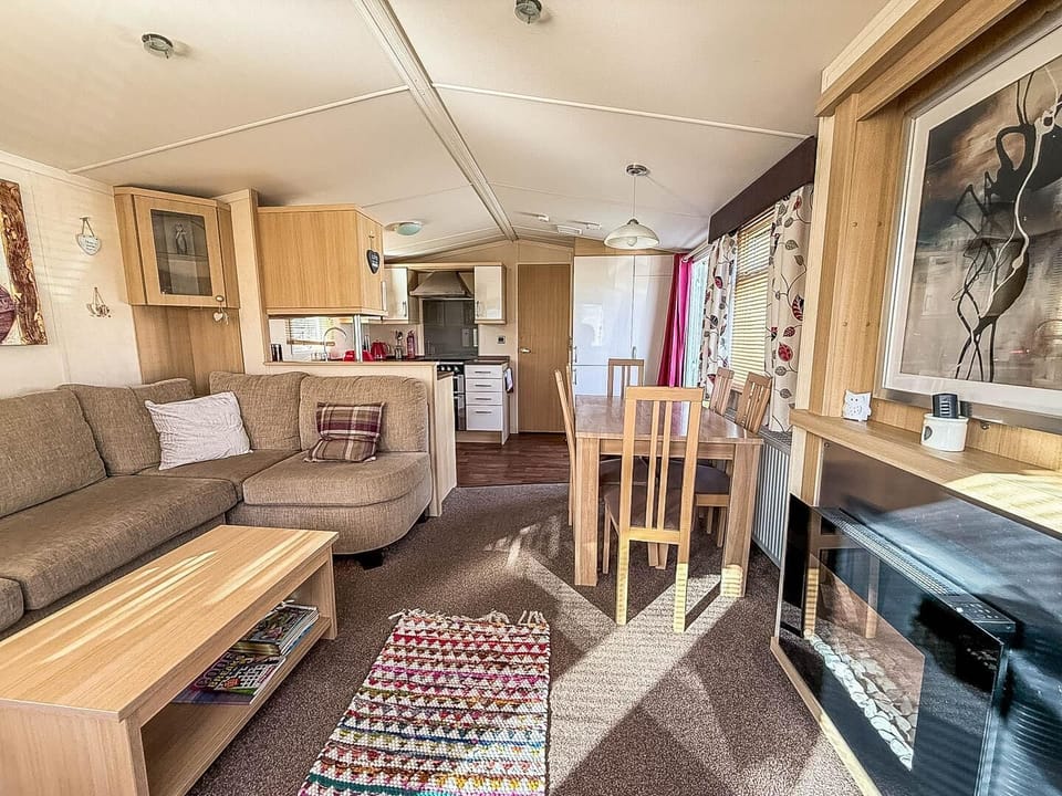 The large comfy sofa is perfect for the whole family to sit back and enjoy watching their favourite box set. Its modern design is perfect for a home away from home feel.