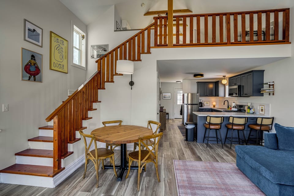 Kitchen & Dining Area