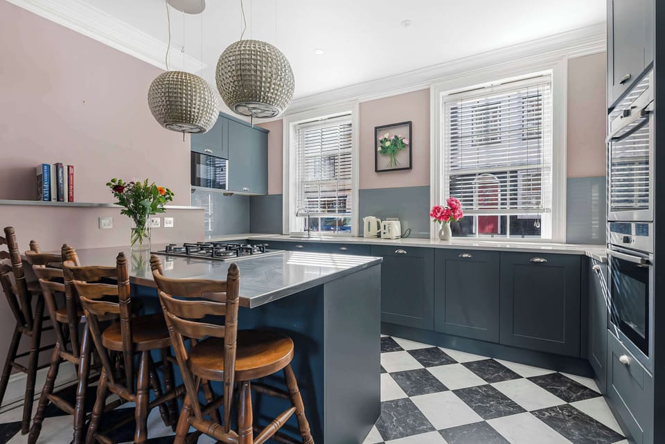 Stunning Kitchen: Modern finishes, stylish decor, and natural light make culinary dreams come true!
