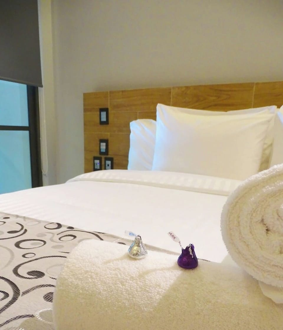 Unwind in crisp linens with fresh towels, sleep deeply tonight.